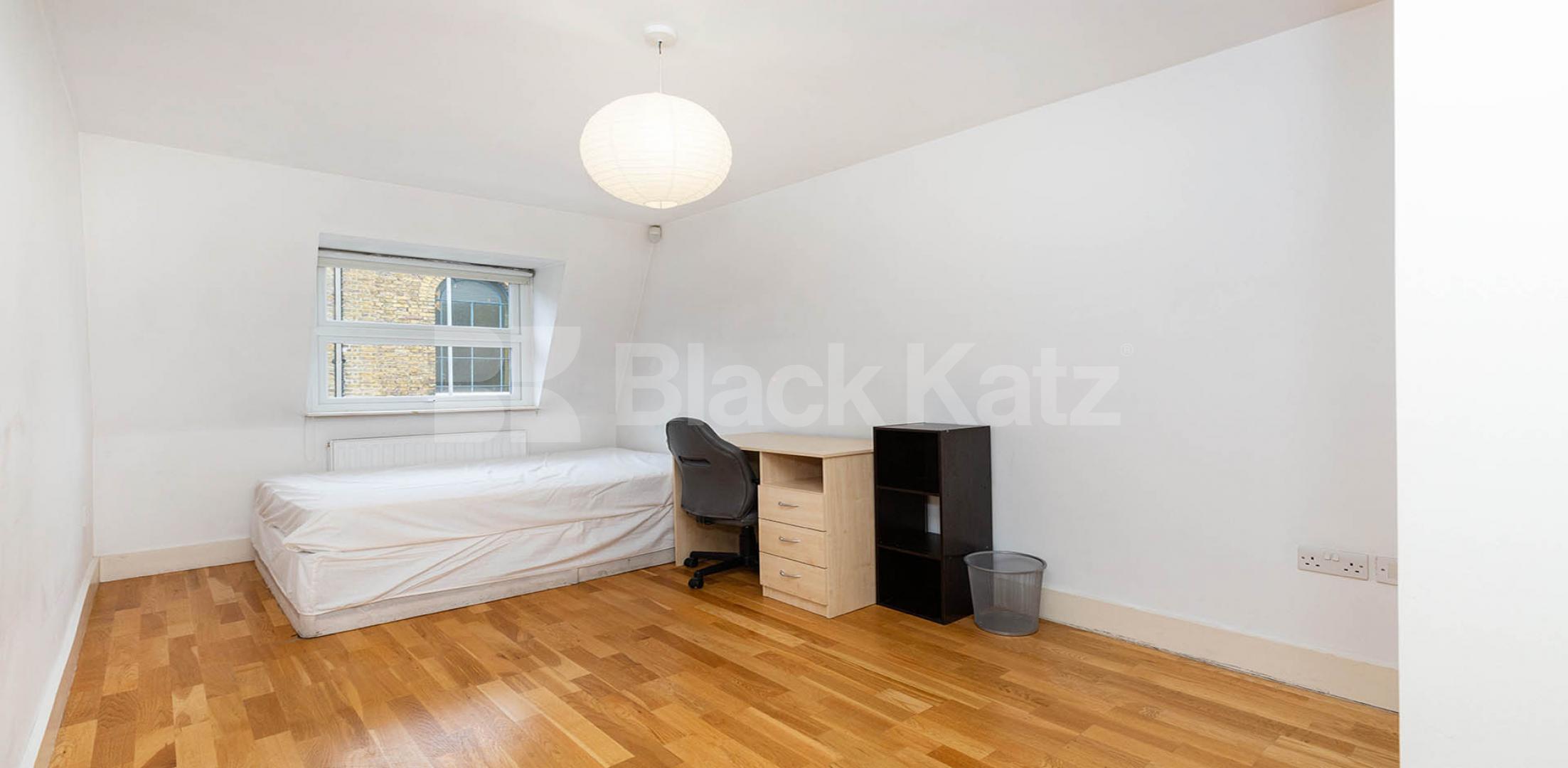 			LUXURY TWO BED TWO BATH  MINUTES TO TUBE!, 2 Bedroom, 2 bath, 1 reception Flat			 Kings Terrace, CAMDEN